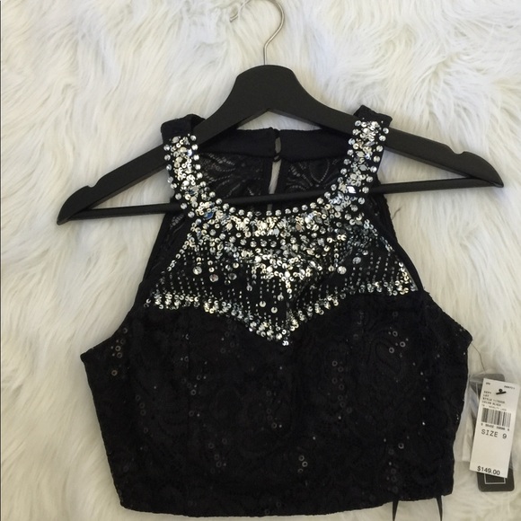 Beautiful top - Picture 3 of 8